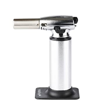 Mastrad – Chalumeau de Cuisine Professionnel – Flamme Puissante et Réglable – Mode Continu & Socle Amovible – Jusqu’à 45 min d’Utilisation – Rechargeable au Gaz à Briquet – Corps Inox & Aluminium