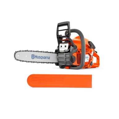 Husqvarna 135 Mark II : Tronçonneuse thermique 38 cm³ X-Torq®, guide 35 cm, LowVib®, Smart Start®, Air Injection™. Idéale pour la coupe de bois de chauffage, l’élagage et l’entretien du jardin.