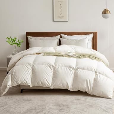 BPC Couette en Plumes d'oie et Duvet 220x240 cm, Couettes pour Hotel de Luxe Naturelle 4 Saisons, 100% Coton Biologique, Certifiée Oeko-Tex et RDS, Couette 2 Personnes Blanc, Fluffy Medium Down Duvet