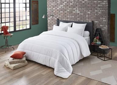 DODO - Couette Légère Arizona 220x240 cm - Convient 1-2 Personnes - Ultra Douce et Gonflant - Tissu 100% Polyester - Garnissage Synthétique 100% Polyester Fibre Volupt'Air - Lavable en Machine à 40°C