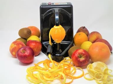 Pelamatic Éplucheur Électrique de Fruits, Lame en Acier Inoxydable, Compatible Oranges, Pommes et Kiwis, Design Compact, Noir